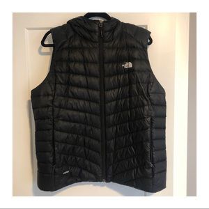 Women’s North Face down hooded vest - XL